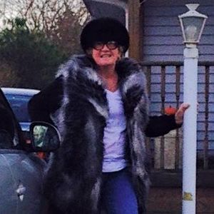 Meet your Posher, Lauralee